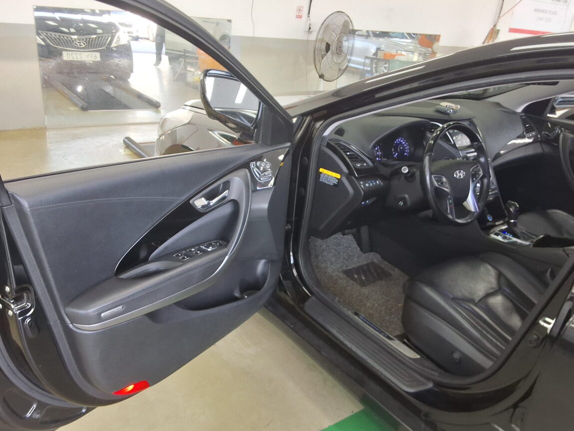 HYUNDAI GRANDEUR HG HG 300 EXCLUSIVE 2015 - zdjęcie 10