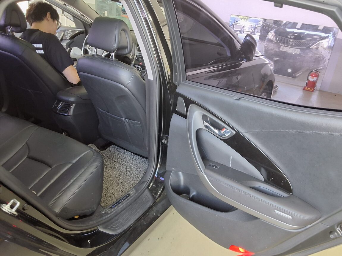 HYUNDAI GRANDEUR HG HG 300 EXCLUSIVE 2015 - zdjęcie 13