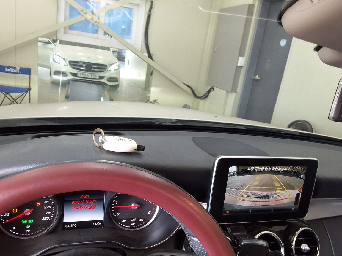 MERCEDES-BENZ C-CLASS (4TH GEN) C220 CDI BLUETEC PANORAMIC SUNROOF 2015 - zdjęcie 25