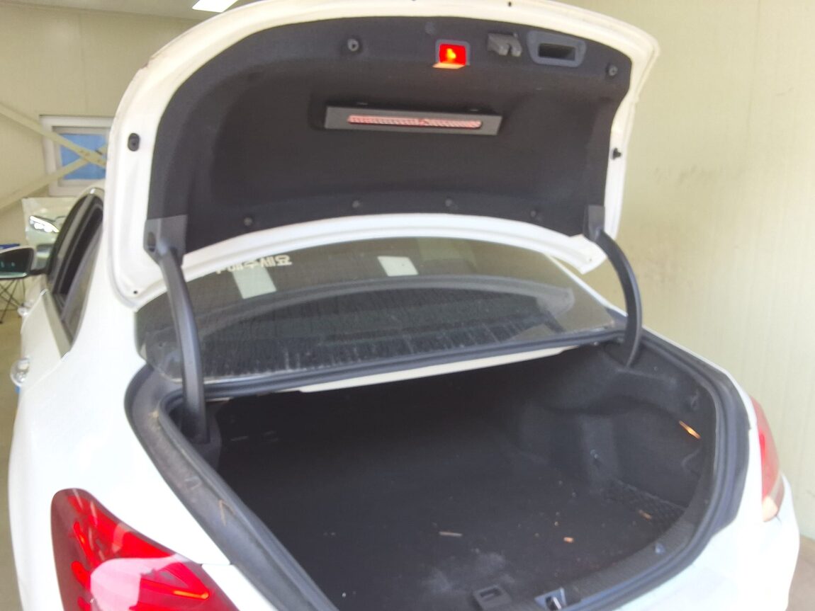 MERCEDES-BENZ C-CLASS (4TH GEN) C220 CDI BLUETEC PANORAMIC SUNROOF 2015 - zdjęcie 16