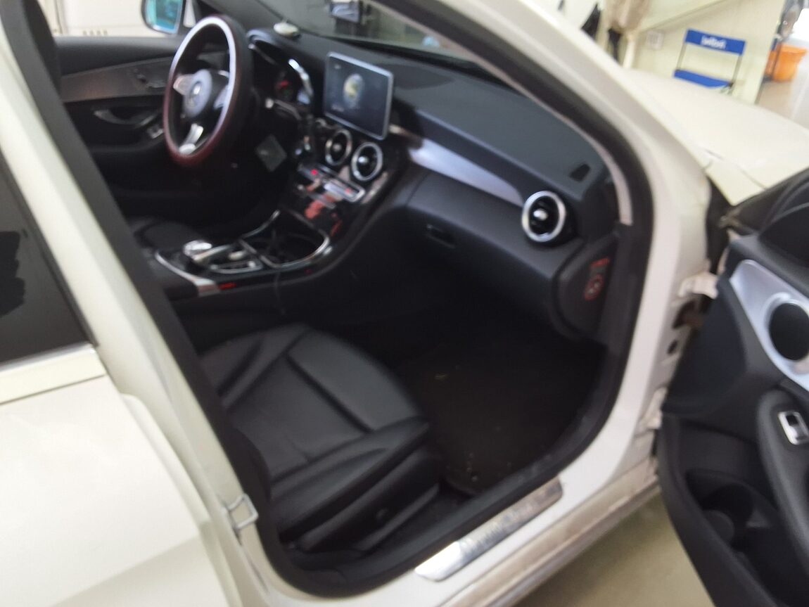 MERCEDES-BENZ C-CLASS (4TH GEN) C220 CDI BLUETEC PANORAMIC SUNROOF 2015 - zdjęcie 15