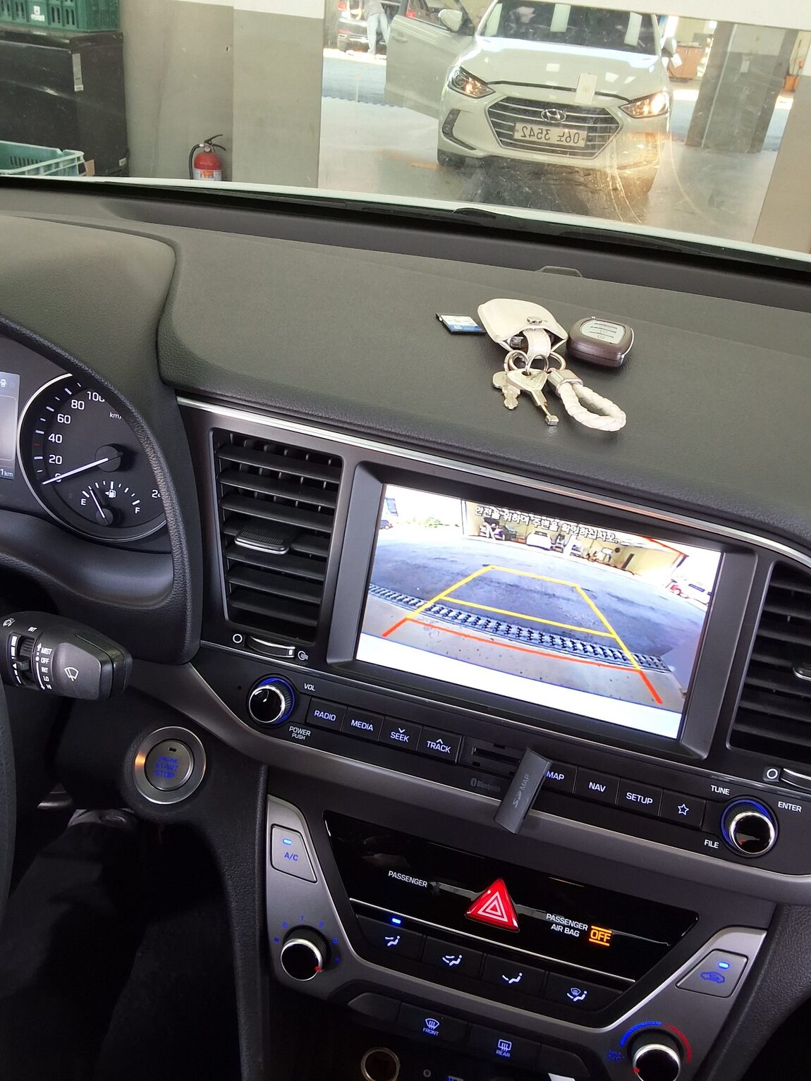 HYUNDAI AVANTE AD 1.6 GDi VALUE PLUS 2018 - zdjęcie 17