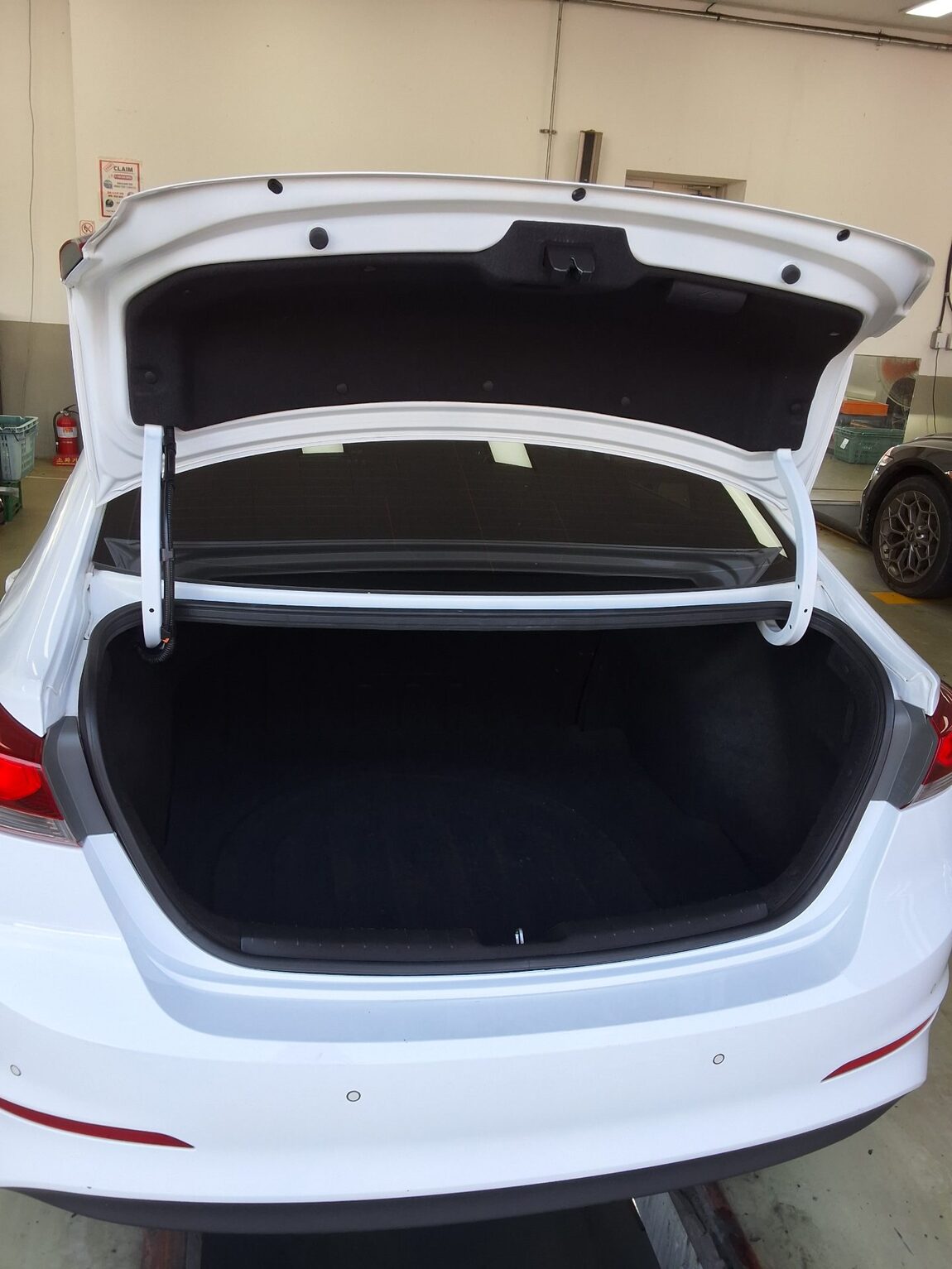 HYUNDAI AVANTE AD 1.6 GDi VALUE PLUS 2018 - zdjęcie 15