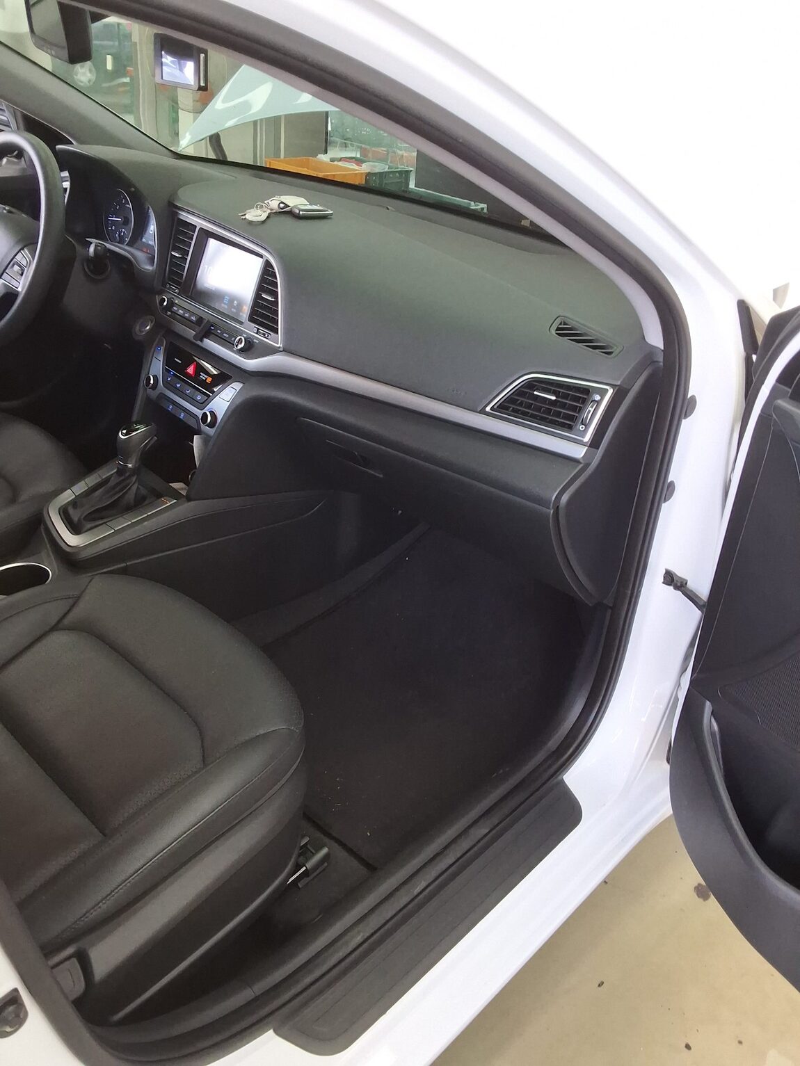 HYUNDAI AVANTE AD 1.6 GDi VALUE PLUS 2018 - zdjęcie 14