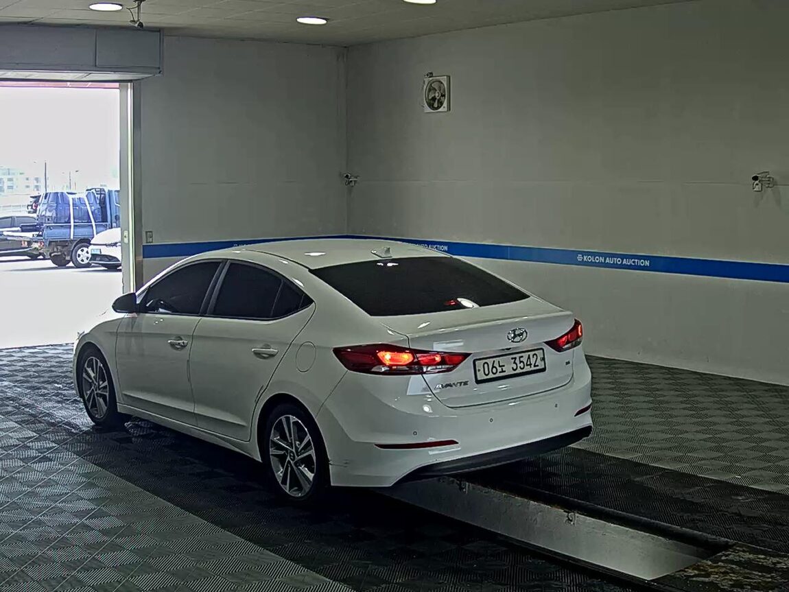 HYUNDAI AVANTE AD 1.6 GDi VALUE PLUS 2018 - zdjęcie 6