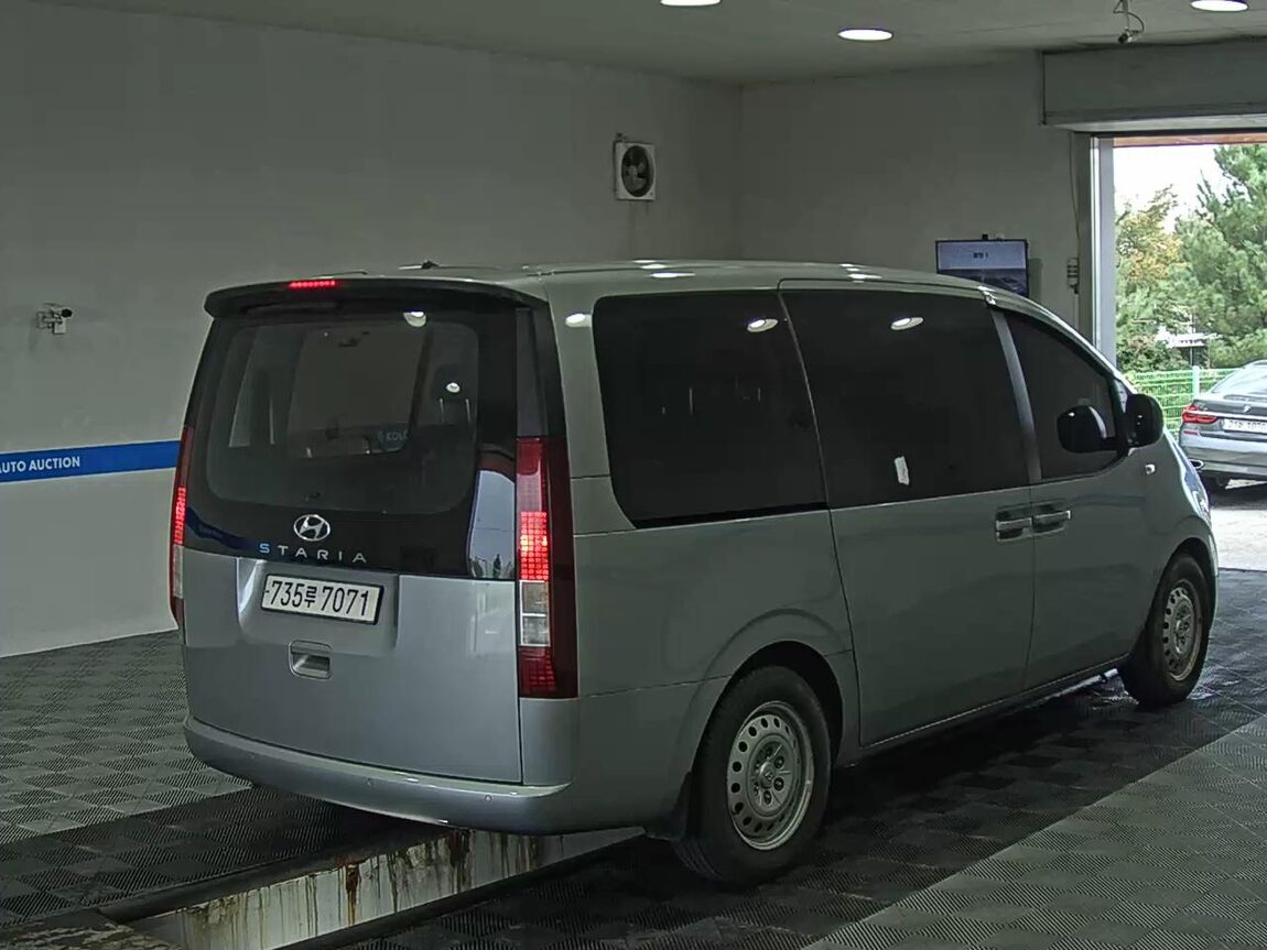HYUNDAI STARIA 2.2 DIESEL TOURER 11-SEATER 2WD SMART 2022 - zdjęcie 5