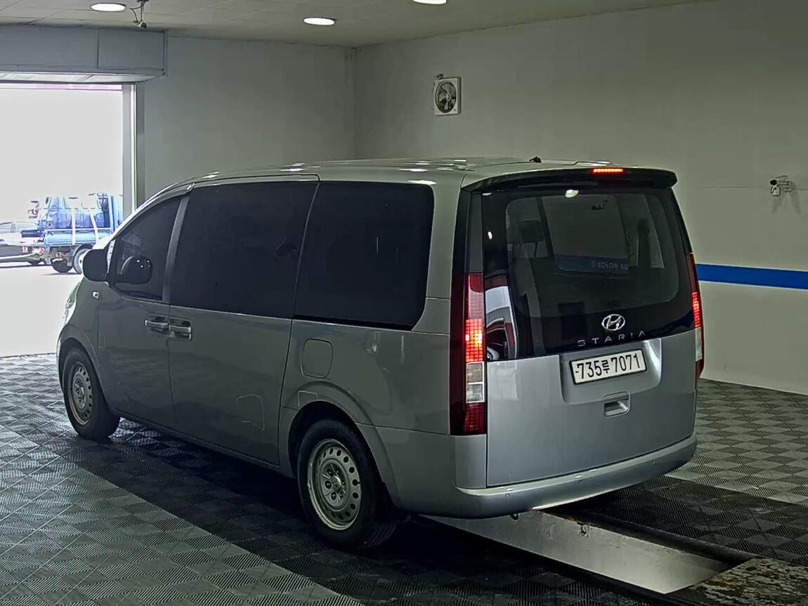 HYUNDAI STARIA 2.2 DIESEL TOURER 11-SEATER 2WD SMART 2022 - zdjęcie 6