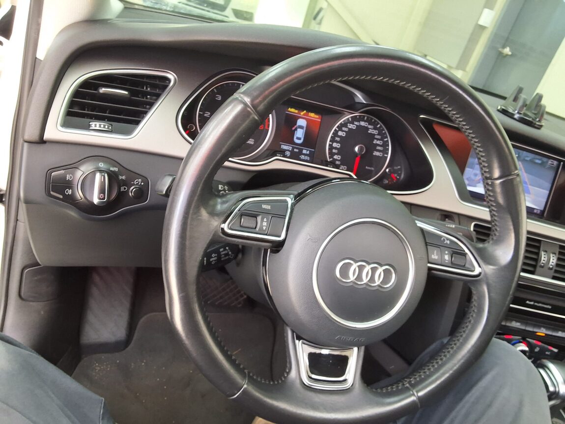 AUDI A4 (4TH GEN) 30 TDI DYNAMIC 2015 - zdjęcie 23