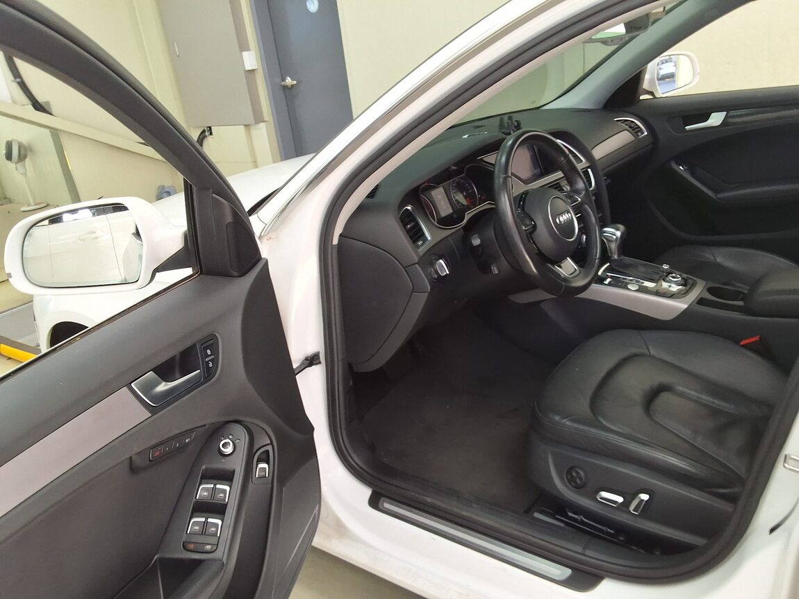 AUDI A4 (4TH GEN) 30 TDI DYNAMIC 2015 - zdjęcie 11