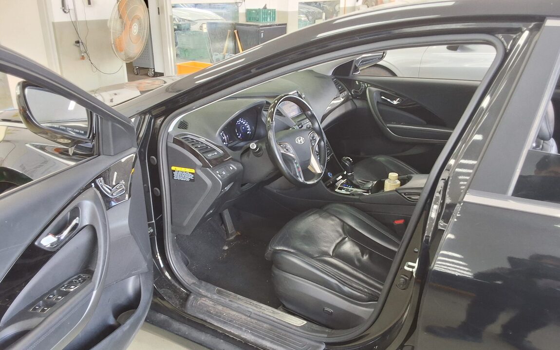 HYUNDAI GRANDEUR HG HG 300 NOBLE 2012 - zdjęcie 10