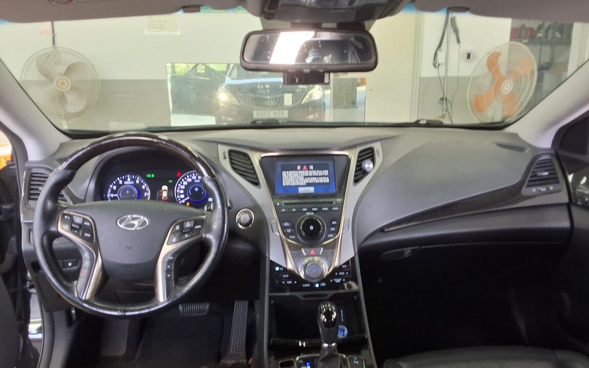 HYUNDAI GRANDEUR HG HG 300 NOBLE 2012 - zdjęcie 11