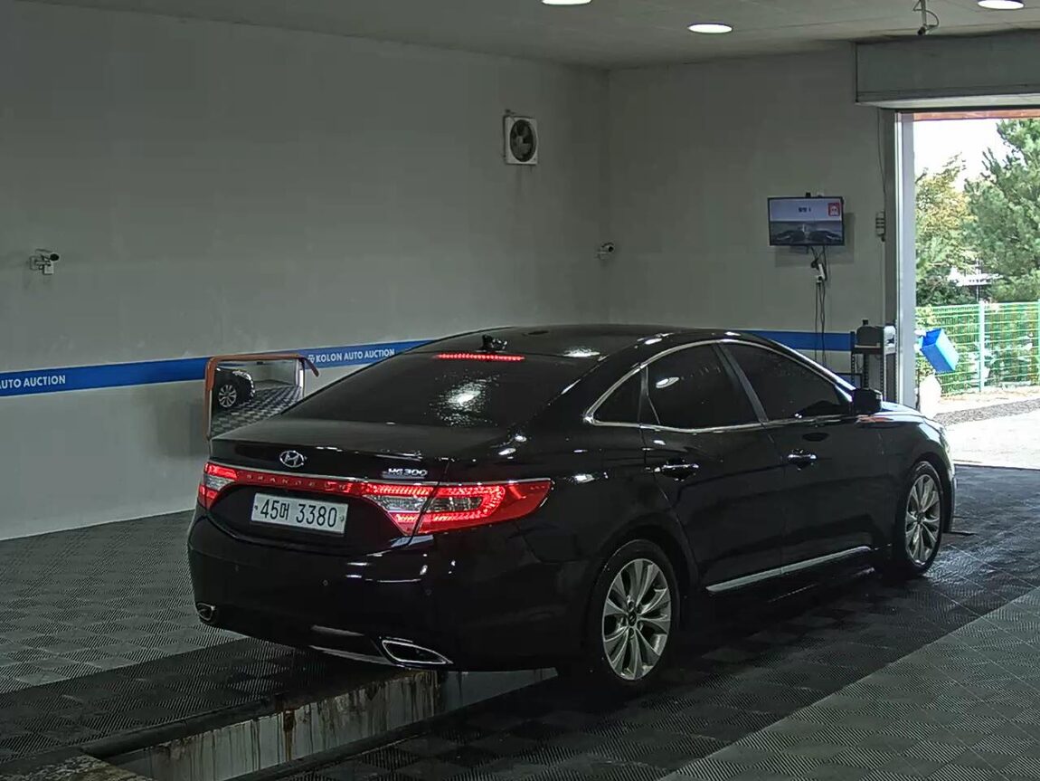 HYUNDAI GRANDEUR HG HG 300 NOBLE 2012 - zdjęcie 5