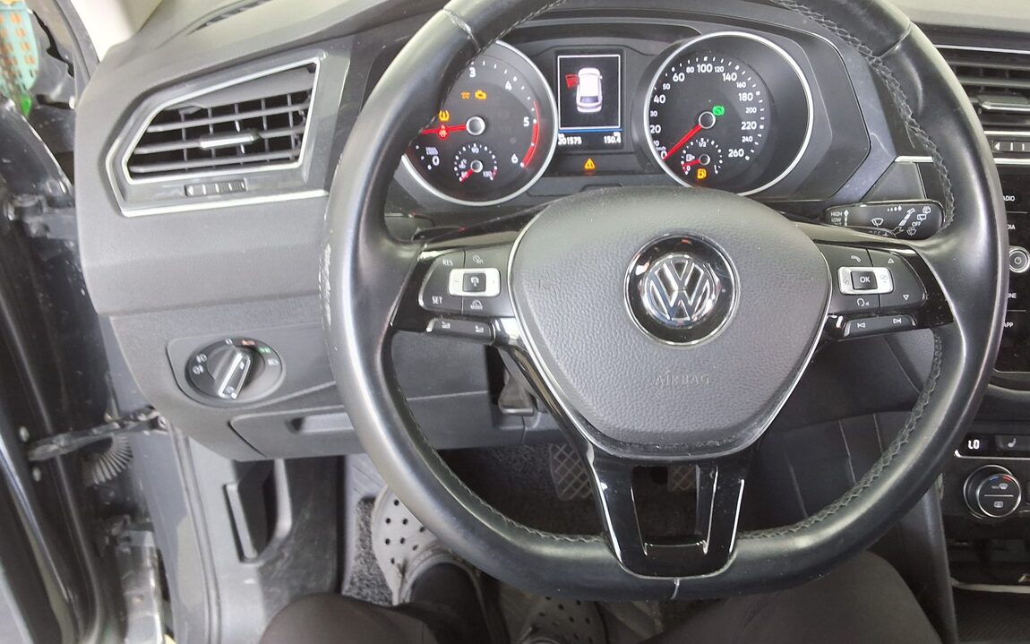 VOLKSWAGEN TIGUAN (2ND GEN) 2.0 TDI PREMIUM 2018 - zdjęcie 17