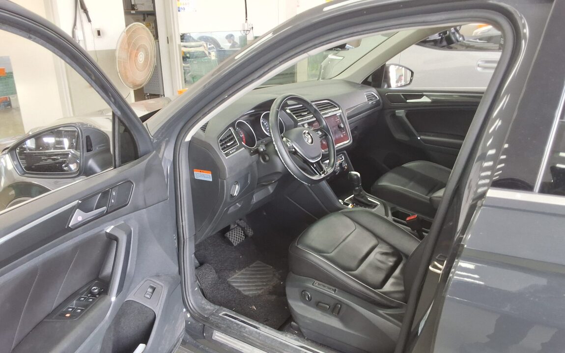 VOLKSWAGEN TIGUAN (2ND GEN) 2.0 TDI PREMIUM 2018 - zdjęcie 10