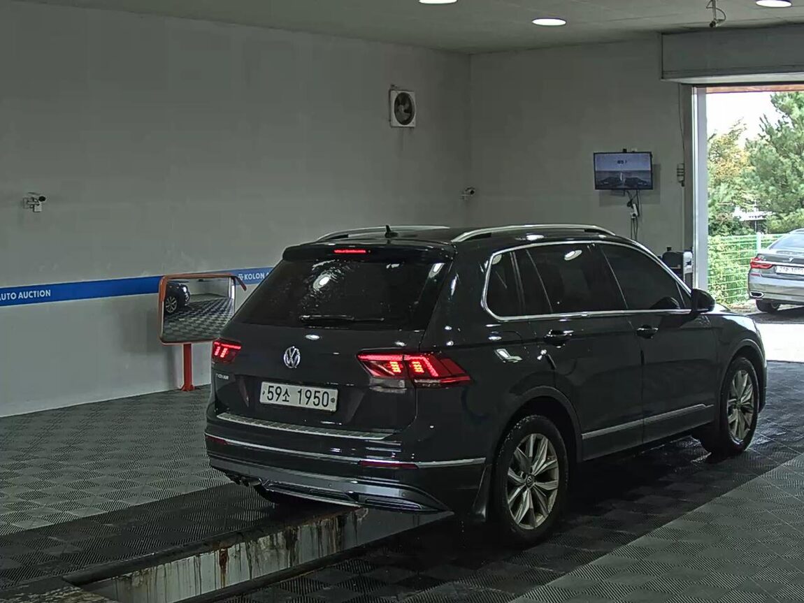 VOLKSWAGEN TIGUAN (2ND GEN) 2.0 TDI PREMIUM 2018 - zdjęcie 5
