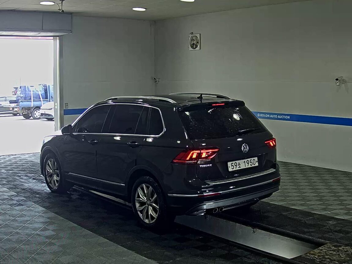 VOLKSWAGEN TIGUAN (2ND GEN) 2.0 TDI PREMIUM 2018 - zdjęcie 6