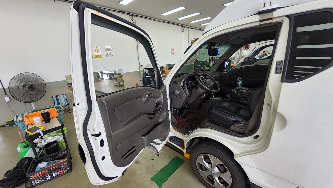 HYUNDAI PORTER II CRDi SUPER CAB EXTRA LONG WHEELBASE SMART 2017 - zdjęcie 10