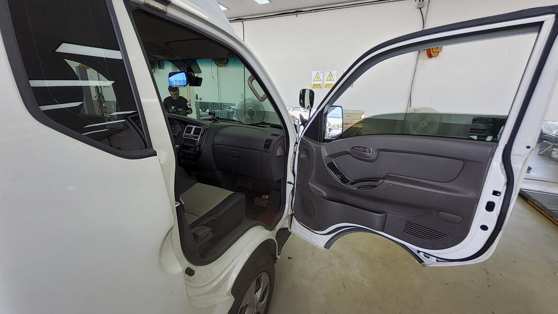 HYUNDAI PORTER II CRDi SUPER CAB EXTRA LONG WHEELBASE SMART 2017 - zdjęcie 12