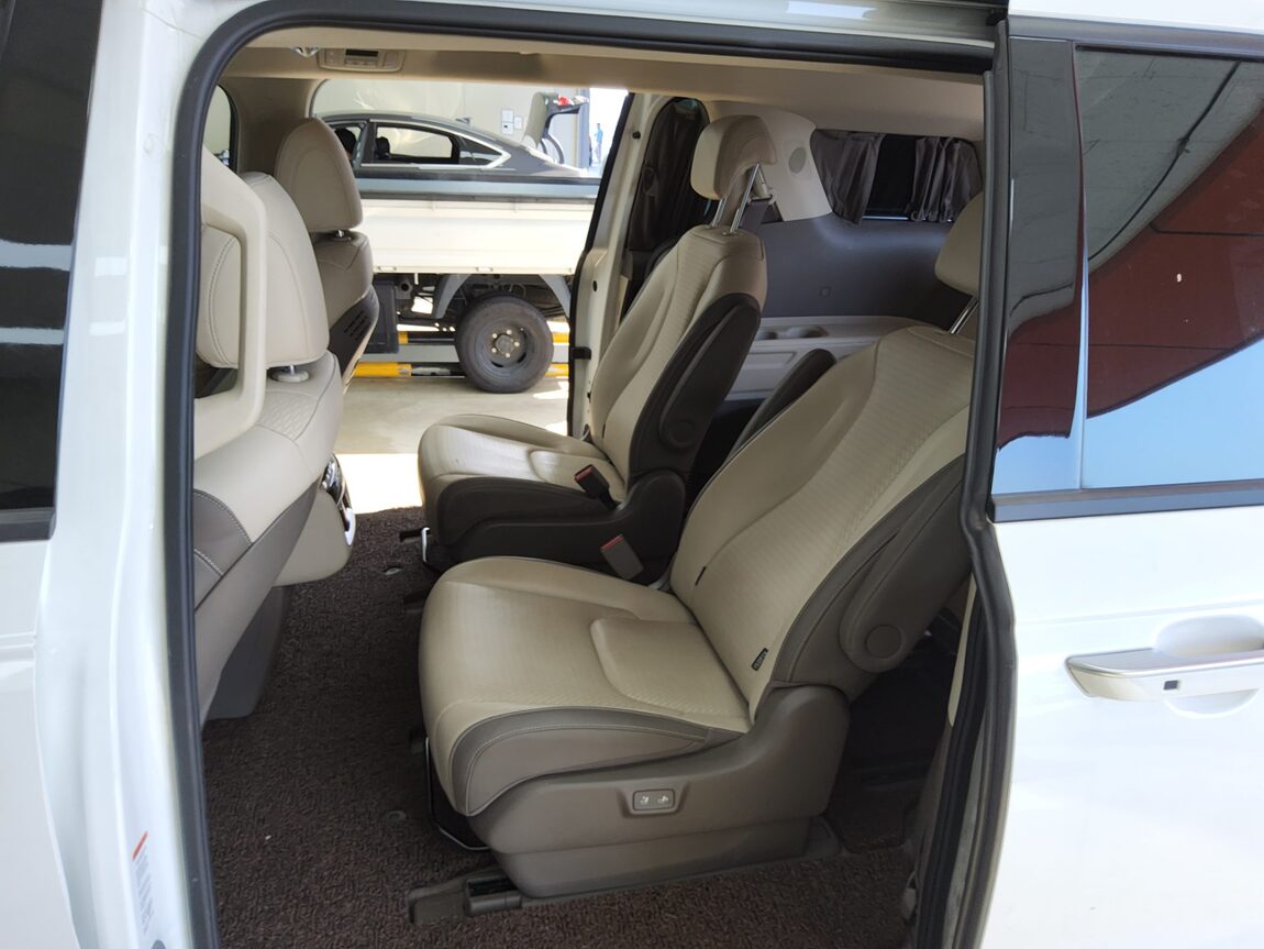 KIA THE NEW CARNIVAL HYBRID (KA4) 1.6 HEV HI-LIMOUSINE 9-SEATER SIGNATURE 2024 - zdjęcie 12