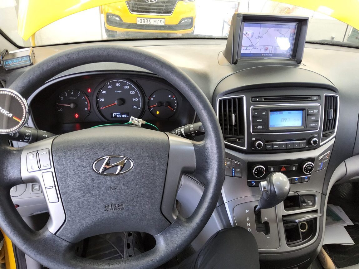 HYUNDAI THE NEW GRAND STAREX 12-SEATER LPi SMART 2021 - zdjęcie 17