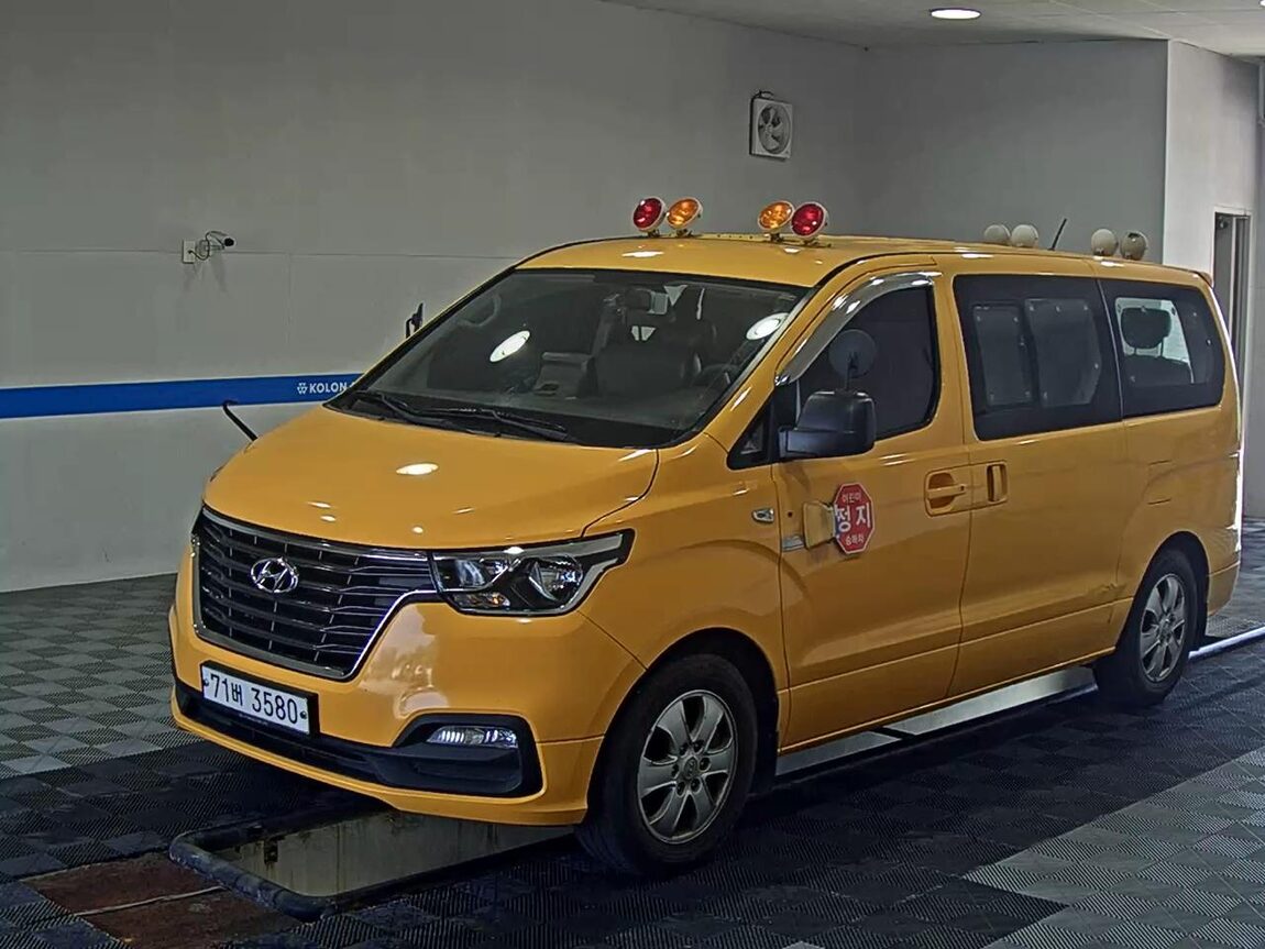 HYUNDAI THE NEW GRAND STAREX 12-SEATER LPi SMART 2021 - zdjęcie 2