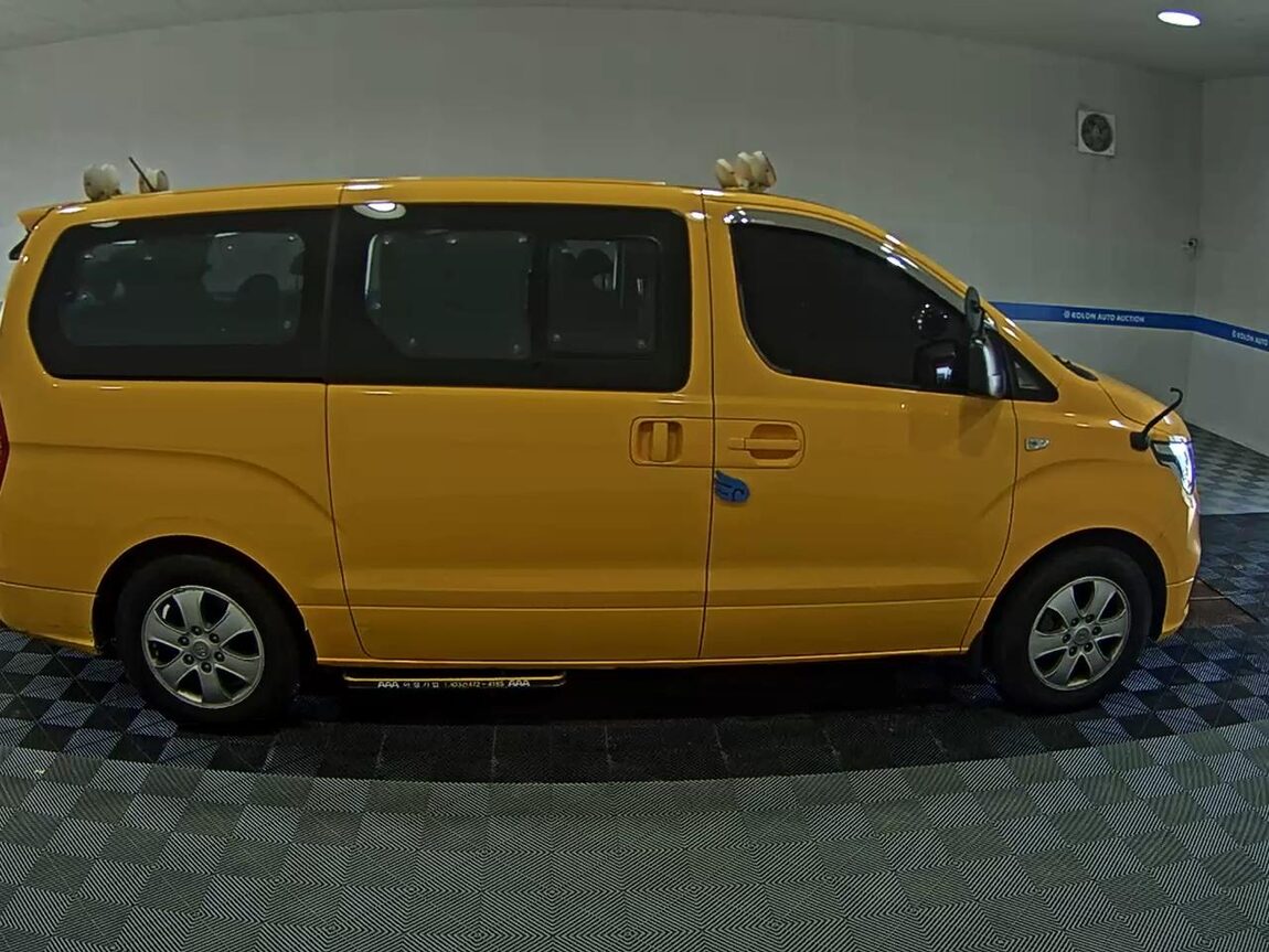 HYUNDAI THE NEW GRAND STAREX 12-SEATER LPi SMART 2021 - zdjęcie 4