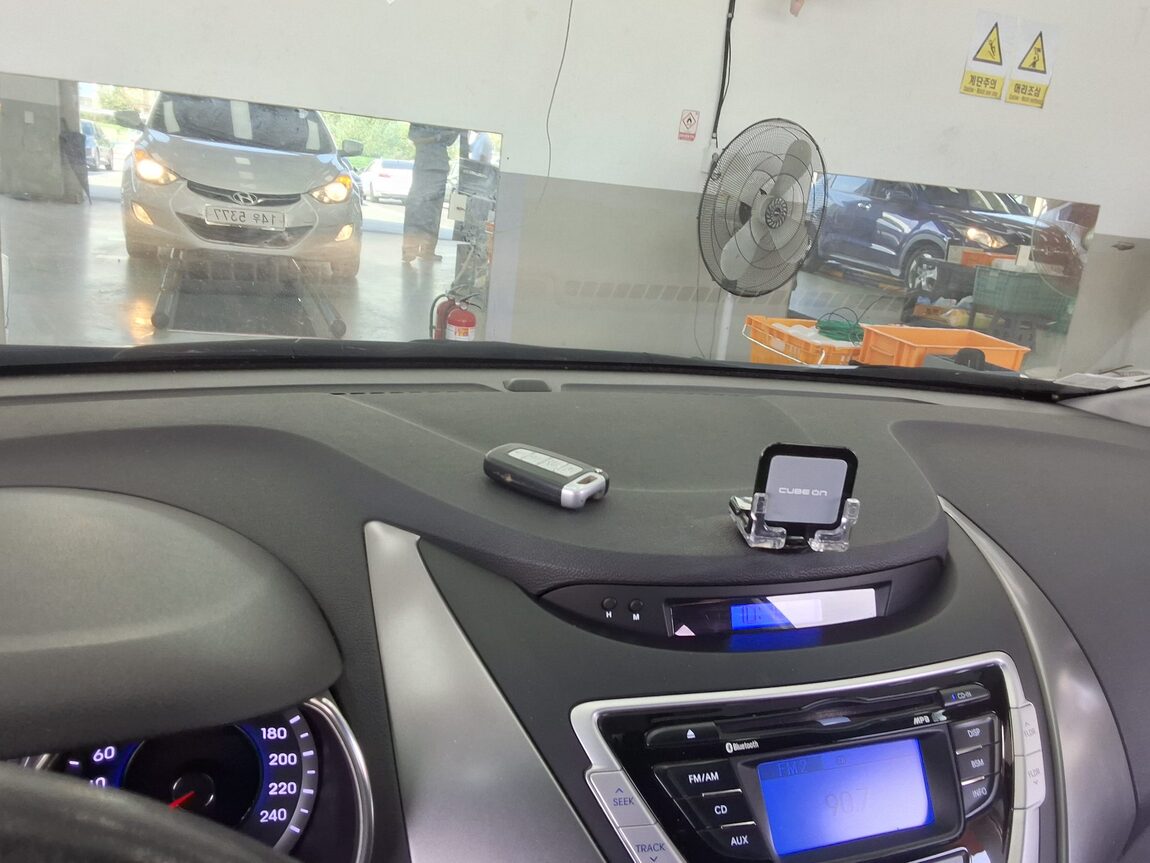 HYUNDAI AVANTE MD M16 GDi PREMIER 2012 - zdjęcie 18