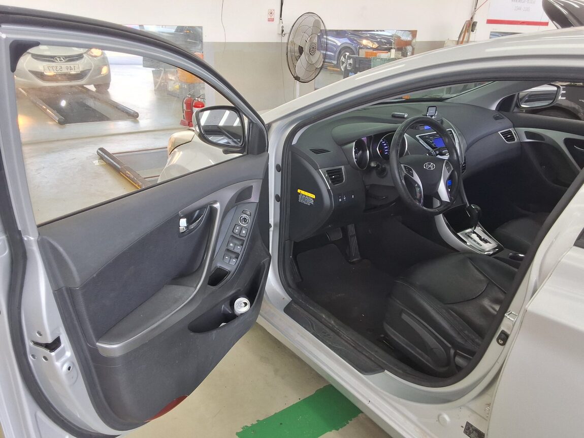 HYUNDAI AVANTE MD M16 GDi PREMIER 2012 - zdjęcie 10