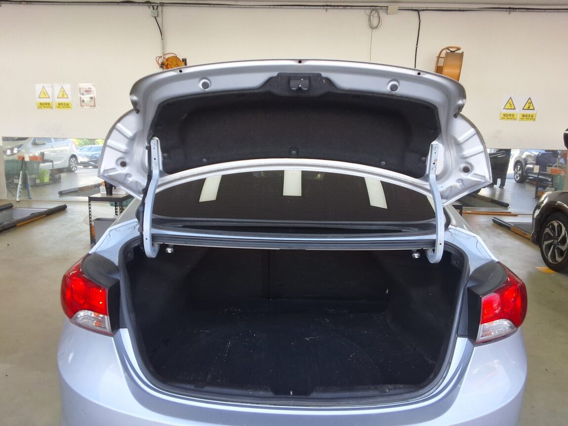 HYUNDAI AVANTE MD M16 GDi PREMIER 2012 - zdjęcie 15