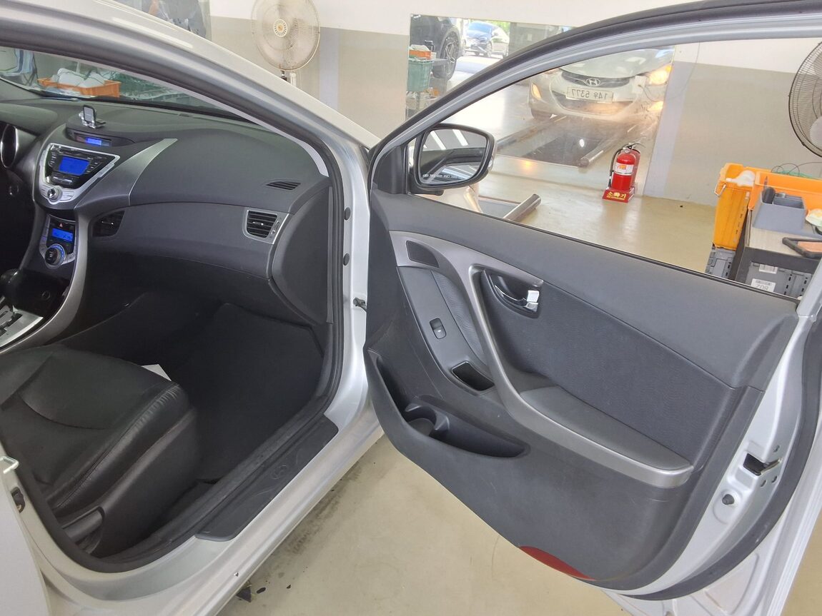 HYUNDAI AVANTE MD M16 GDi PREMIER 2012 - zdjęcie 14