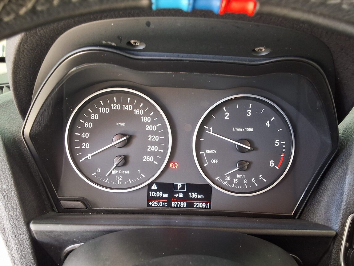 BMW 1 SERIES (2ND GEN) 5-DOOR 118d JOY 2017 - zdjęcie 10