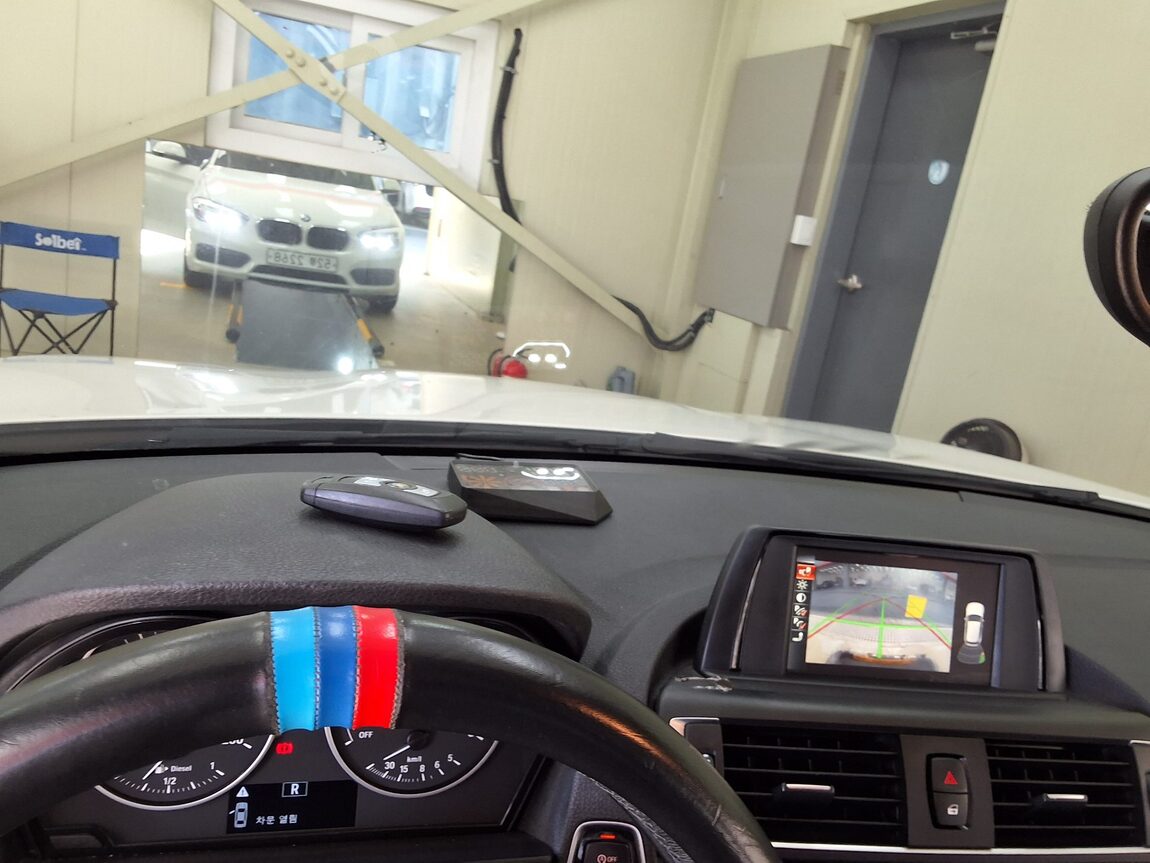 BMW 1 SERIES (2ND GEN) 5-DOOR 118d JOY 2017 - zdjęcie 25