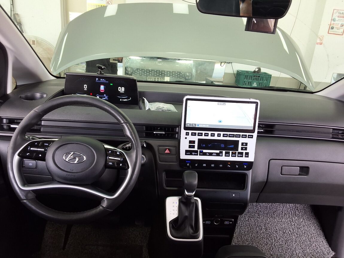 HYUNDAI STARIA 2.2 DIESEL TOURER 11-SEATER 2WD MODERN 2023 - zdjęcie 11