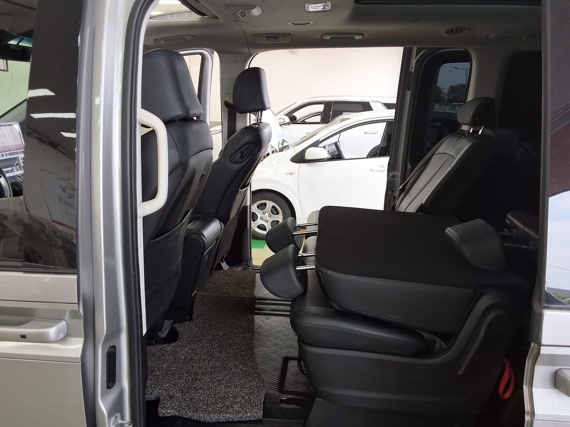 HYUNDAI STARIA 2.2 DIESEL TOURER 11-SEATER 2WD MODERN 2023 - zdjęcie 12