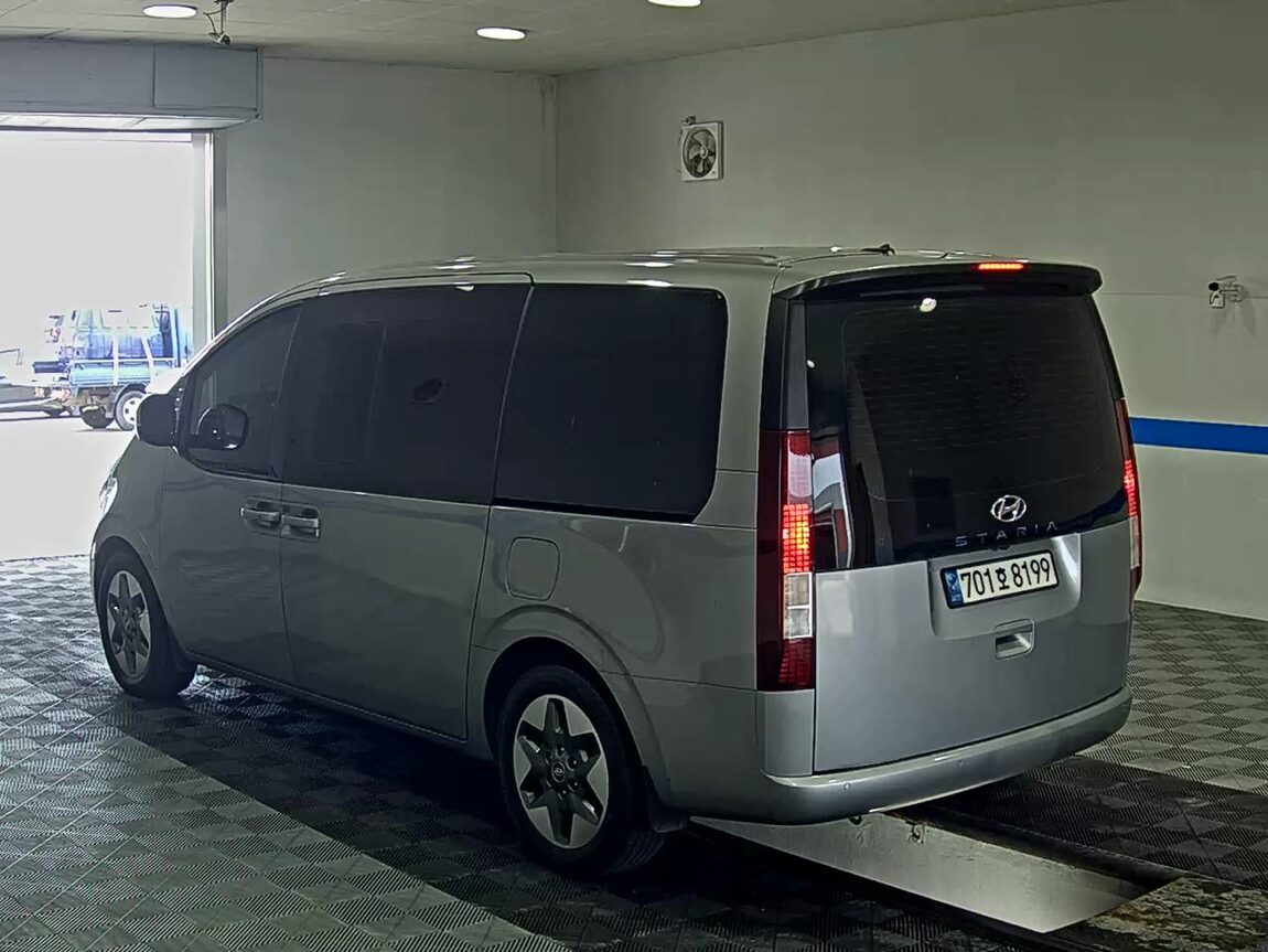 HYUNDAI STARIA 2.2 DIESEL TOURER 11-SEATER 2WD MODERN 2023 - zdjęcie 6