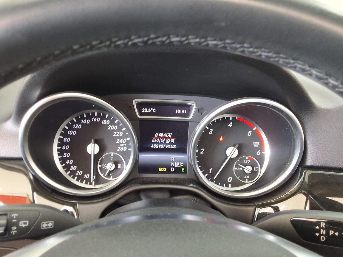 MERCEDES-BENZ M-CLASS (3RD GEN) ML250 BLUETEC 4MATIC 2015 - zdjęcie 25