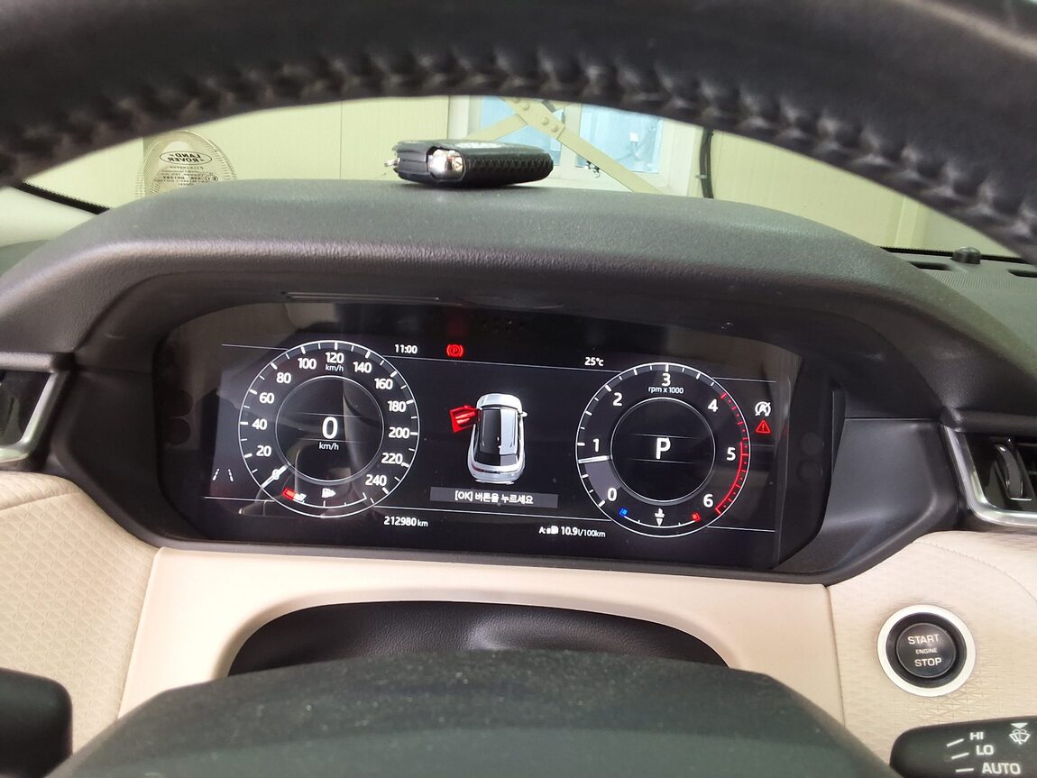 LAND ROVER RANGE ROVER VELAR 2.0 D240 SE 2019 - zdjęcie 10