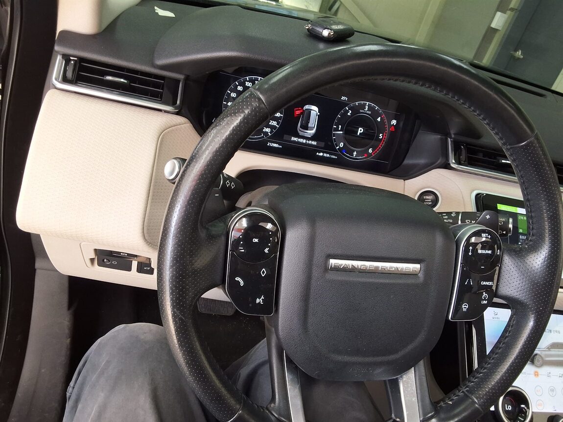 LAND ROVER RANGE ROVER VELAR 2.0 D240 SE 2019 - zdjęcie 23