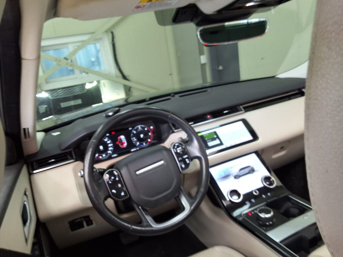 LAND ROVER RANGE ROVER VELAR 2.0 D240 SE 2019 - zdjęcie 12