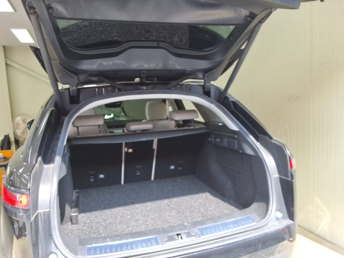 LAND ROVER RANGE ROVER VELAR 2.0 D240 SE 2019 - zdjęcie 16