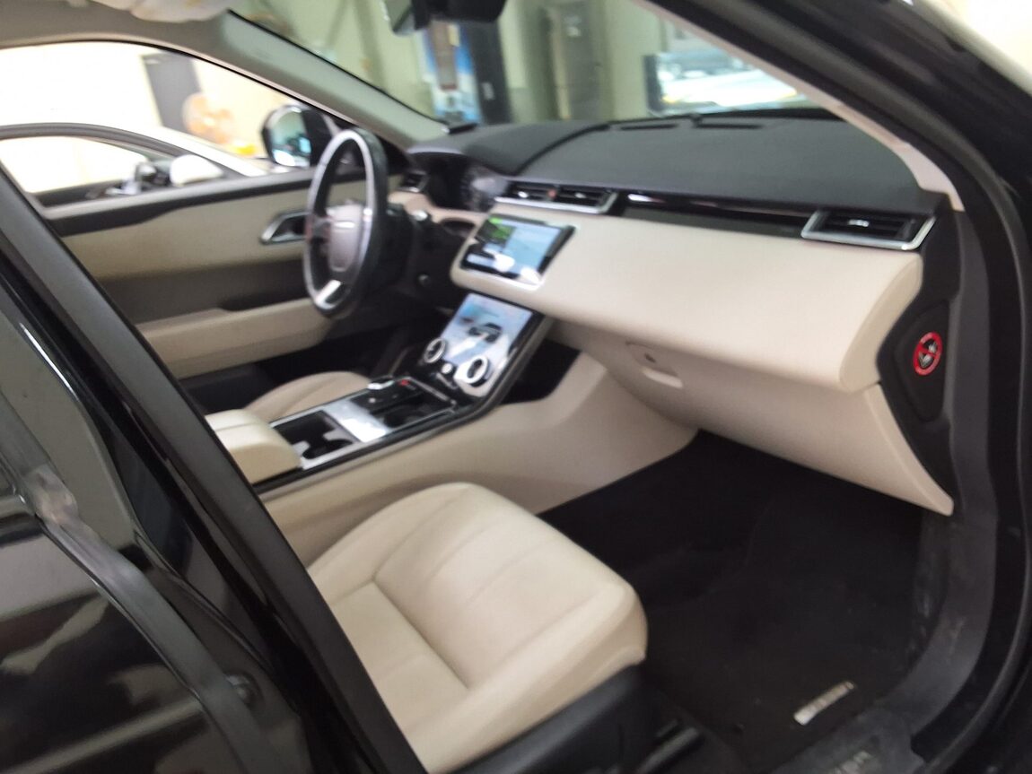 LAND ROVER RANGE ROVER VELAR 2.0 D240 SE 2019 - zdjęcie 15