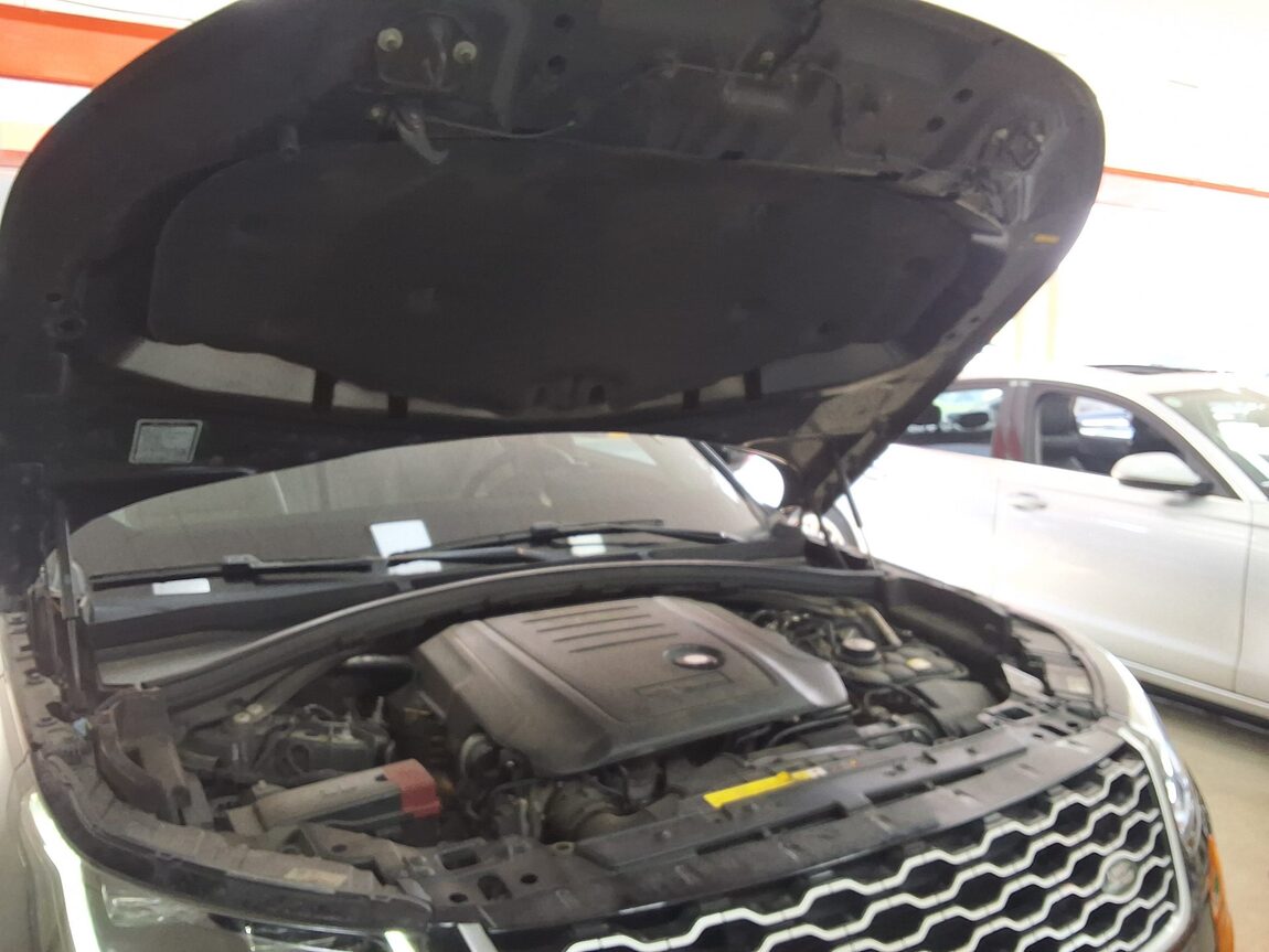 LAND ROVER RANGE ROVER VELAR 2.0 D240 SE 2019 - zdjęcie 18