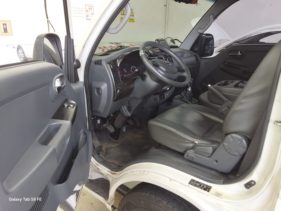 KIA BONGO III CARGO FREEZER BOX TRUCK 1 TON KING CAB 2018 - zdjęcie 2
