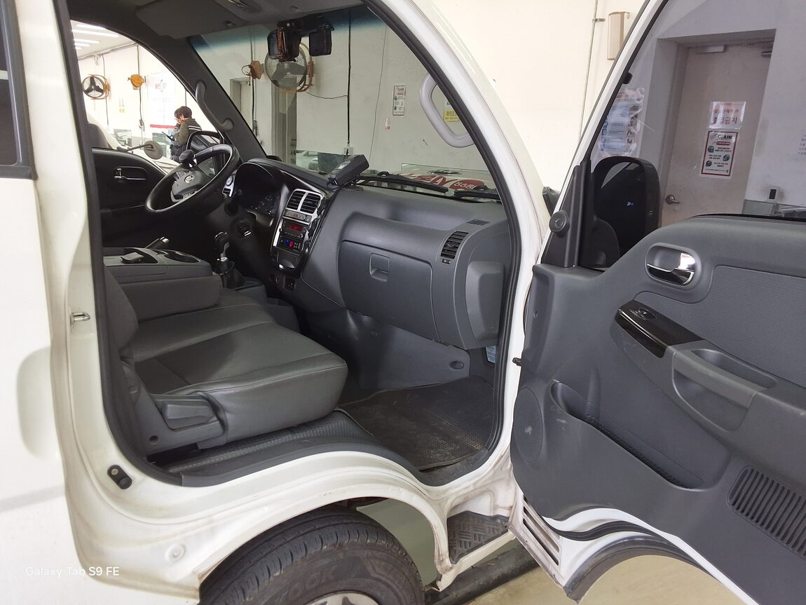 KIA BONGO III CARGO FREEZER BOX TRUCK 1 TON KING CAB 2018 - zdjęcie 3