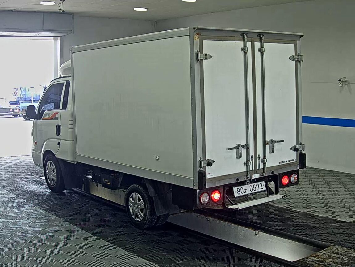 KIA BONGO III CARGO FREEZER BOX TRUCK 1 TON KING CAB 2018 - zdjęcie 22