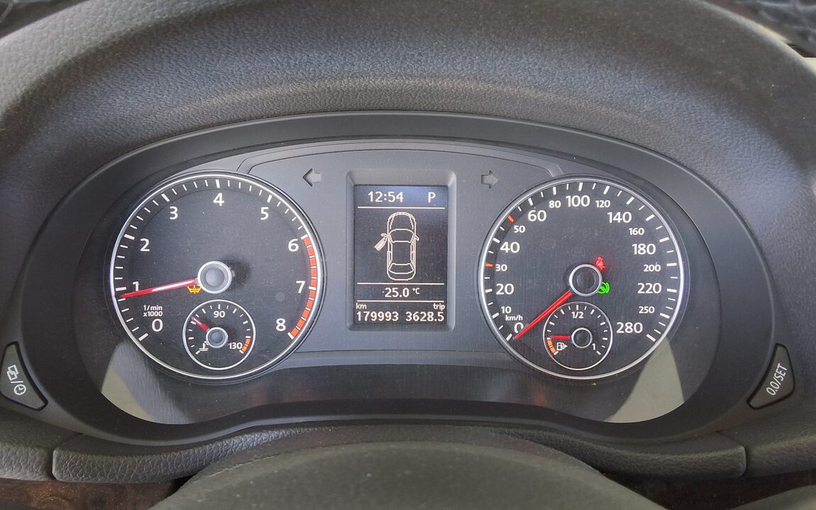 VOLKSWAGEN THE NEW PASSAT (7TH GEN) 1.8 TSI 2015 - zdjęcie 9