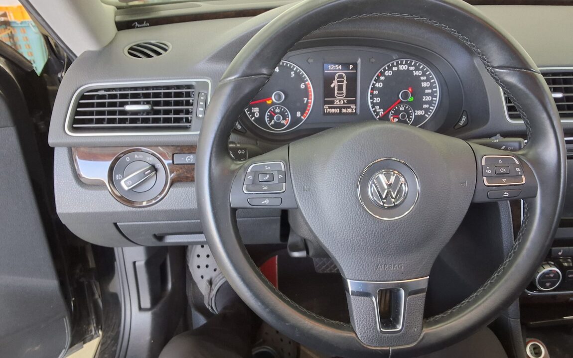 VOLKSWAGEN THE NEW PASSAT (7TH GEN) 1.8 TSI 2015 - zdjęcie 17