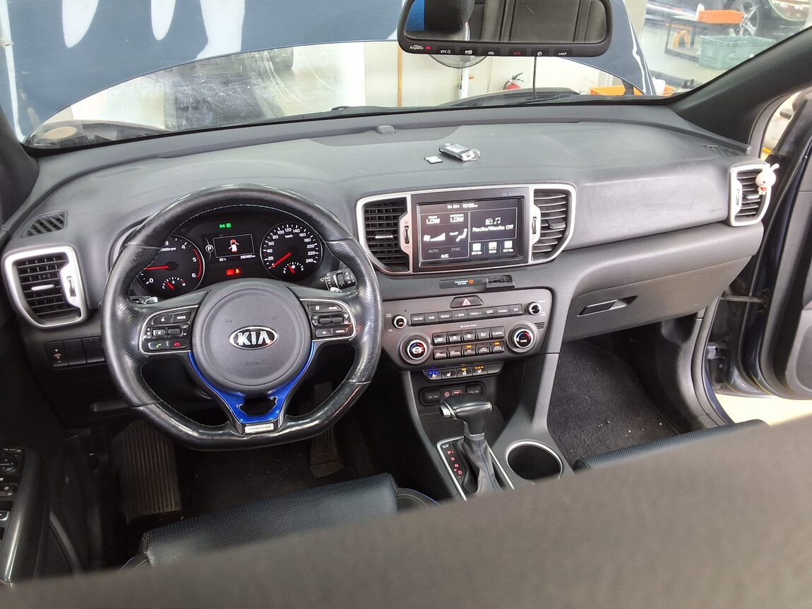 KIA NEW SPORTAGE 1.7 2WD NOBLESSE 2016 - zdjęcie 11