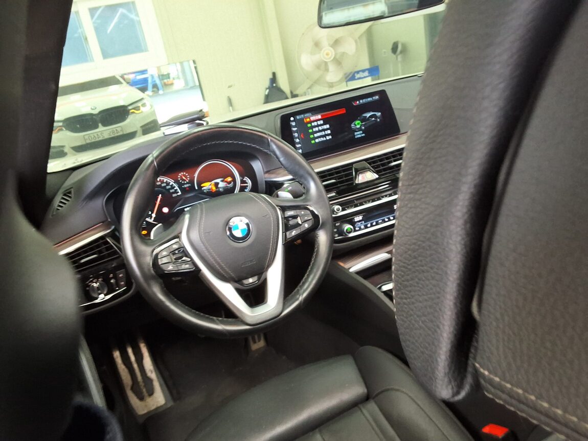 BMW 5 SERIES (7TH GEN) 520d M SPORT PACK PLUS 2017 - zdjęcie 12