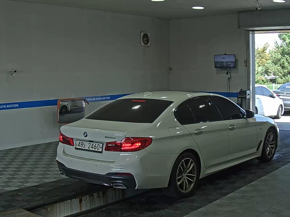 BMW 5 SERIES (7TH GEN) 520d M SPORT PACK PLUS 2017 - zdjęcie 5